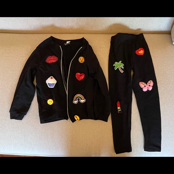3 Dreamers Other - 3 Dreamers Girl’s outfit with colorful
Patches size small like new